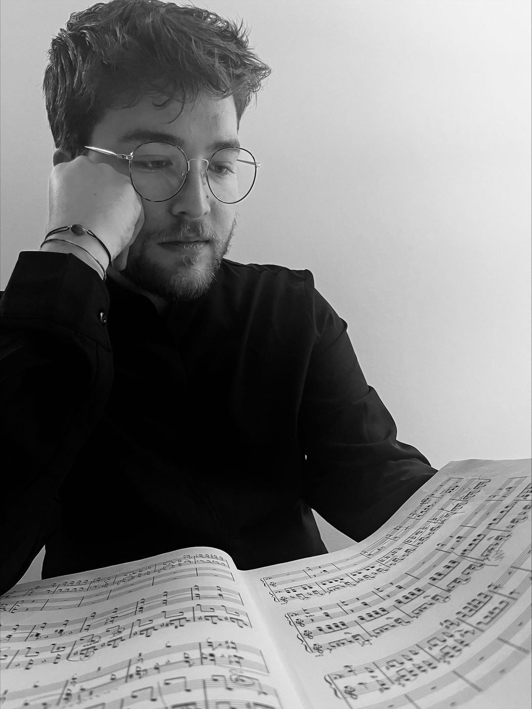 Gianmarco Bianchi reading a score